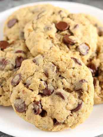 These Small Batch Oatmeal Chocolate Chip Cookies are easy to make, only require one bowl, and ready in about 30 minutes!
